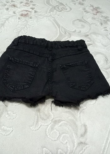 6 Yaş Beden Kız Çocuk Siyah Payetli Nakışlı Denim Şort