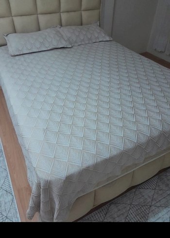 Ten rengi Beyaz Kapitone Yatak Örtüsü - Görsel 2