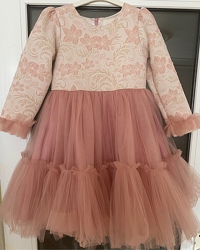 Pembe tüllü çocuk elbisesi