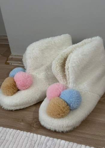 Kızlar İçin Beyaz Peluş Ev Terliği - Görsel 2