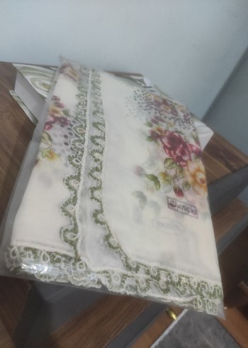 Nakışlı Beyaz Vintage Eşarp