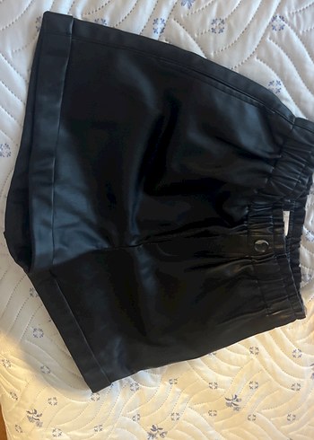 Düğmeli Siyah Deri Mini Şort - Görsel 2