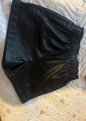 Düğmeli Siyah Deri Mini Şort - Görsel 4