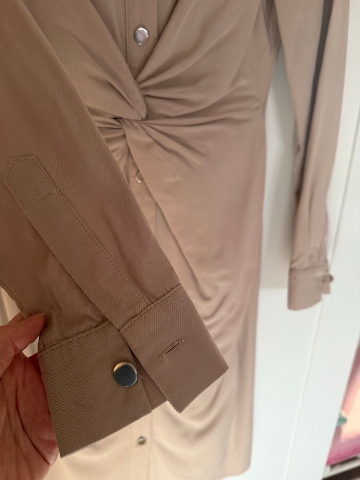 Düğmeli Bej Midi Elbise - Görsel 3