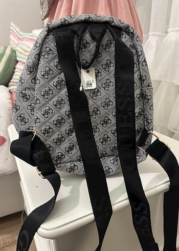 Guess Gri Desenli Kadın Sırt Çantası - Görsel 2