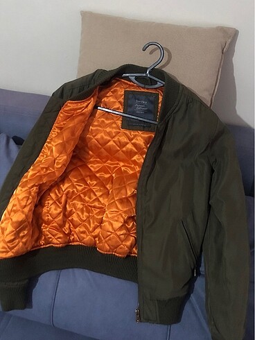 m Beden haki Renk Bershka marka bomber ceket