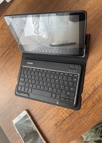 Siyah Alcatel Tablet ve Klavye Seti