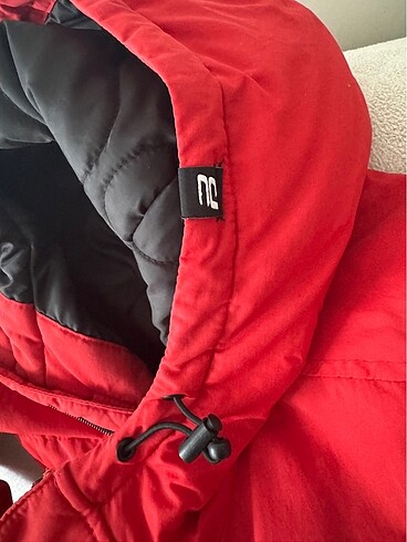 s Beden Pull&Bear kanguru mont