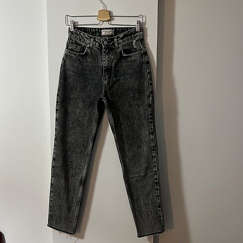 DİLVİN MOM JEAN