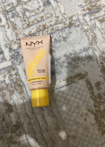 Nyx buttermelt glaze ışıltılı nemlendirici tint 01 - Görsel 2