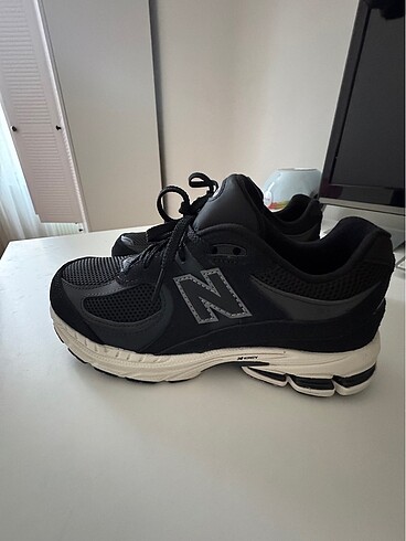 New balance 2002R