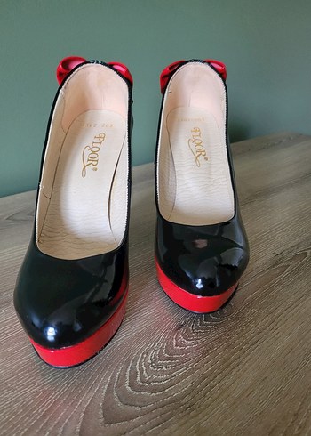 39 Beden Kırmızı Siyah Fiyonklu Kadın Stiletto