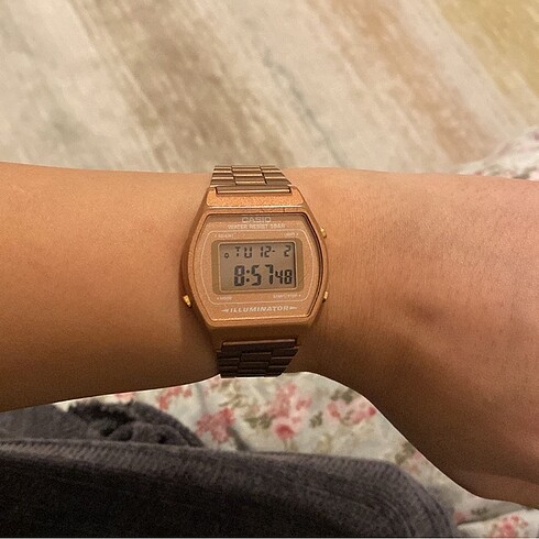 Casio Casio Retro dijital kadın kol saati