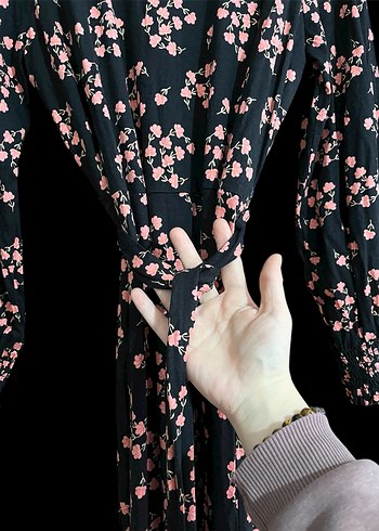 Uzun Kollu Siyah Çiçekli Salaş Elbise - Görsel 4