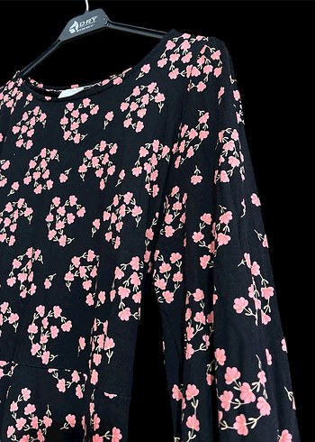 Uzun Kollu Siyah Çiçekli Salaş Elbise - Görsel 3