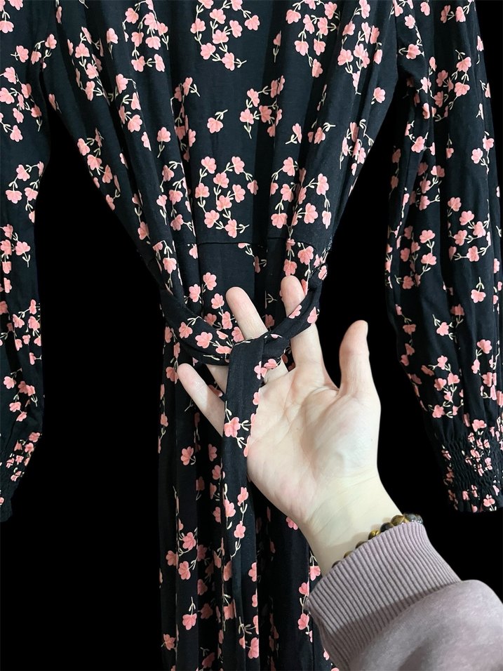 Uzun Kollu Siyah Çiçekli Salaş Elbise - Görsel 4