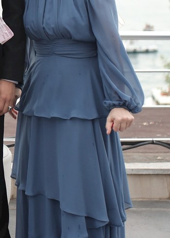 38 Beden Uzun Kollu Taşlı Fırfır Detaylı Abiye Elbise