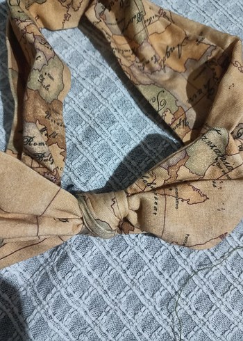 Beden çeşitli Renk 3 tane saç bandanası ve peluş toka