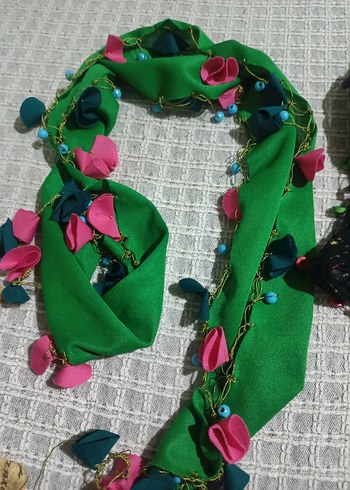 3 tane saç bandanası ve peluş toka