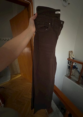 kahverengi kot pantalon