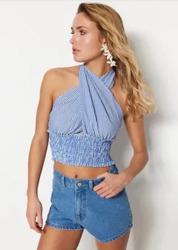 2 li crop top