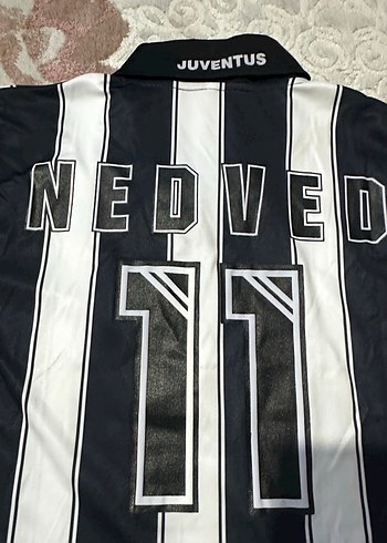 Juventus Siyah Beyaz Çizgili Erkek Forma - Görsel 4