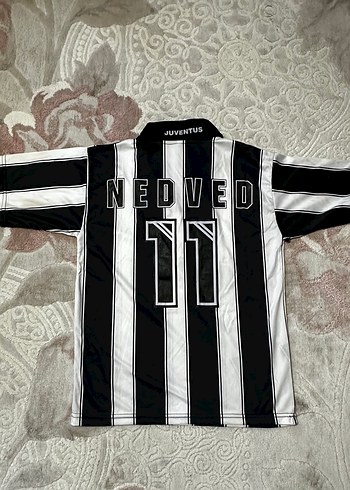 Juventus Siyah Beyaz Çizgili Erkek Forma - Görsel 3