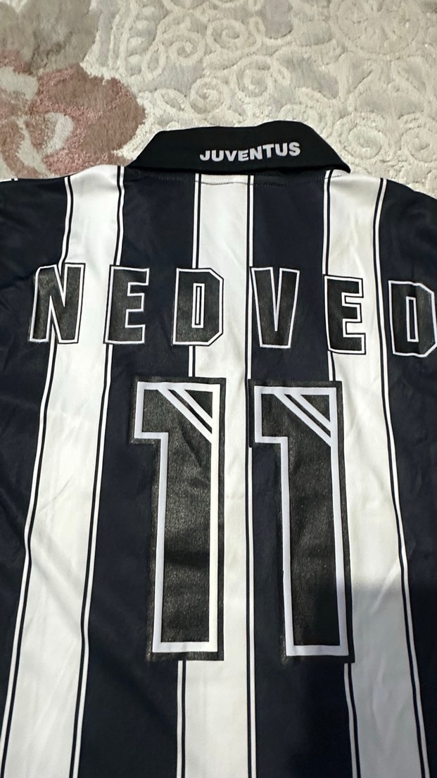 Juventus Siyah Beyaz Çizgili Erkek Forma - Görsel 4