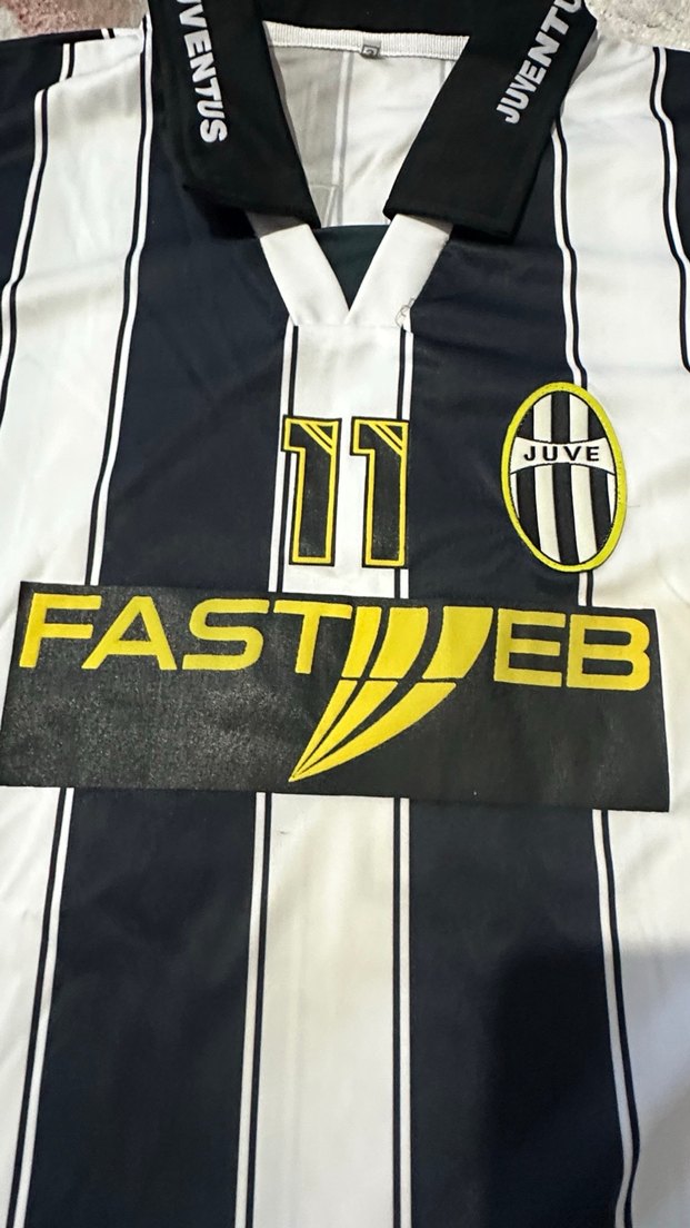 Juventus Siyah Beyaz Çizgili Erkek Forma - Görsel 2