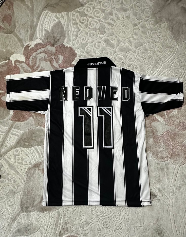 Juventus Siyah Beyaz Çizgili Erkek Forma - Görsel 3