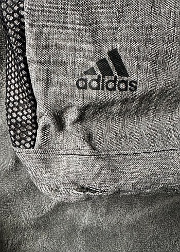 Gri Adidas Sırt Çantası, Fermuarlı, Spor Tarzı - Görsel 4