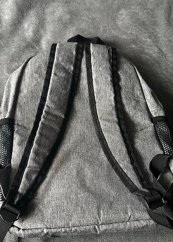 Gri Adidas Sırt Çantası, Fermuarlı, Spor Tarzı - Görsel 5