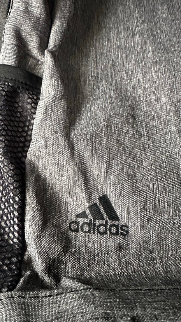Gri Adidas Sırt Çantası, Fermuarlı, Spor Tarzı - Görsel 3