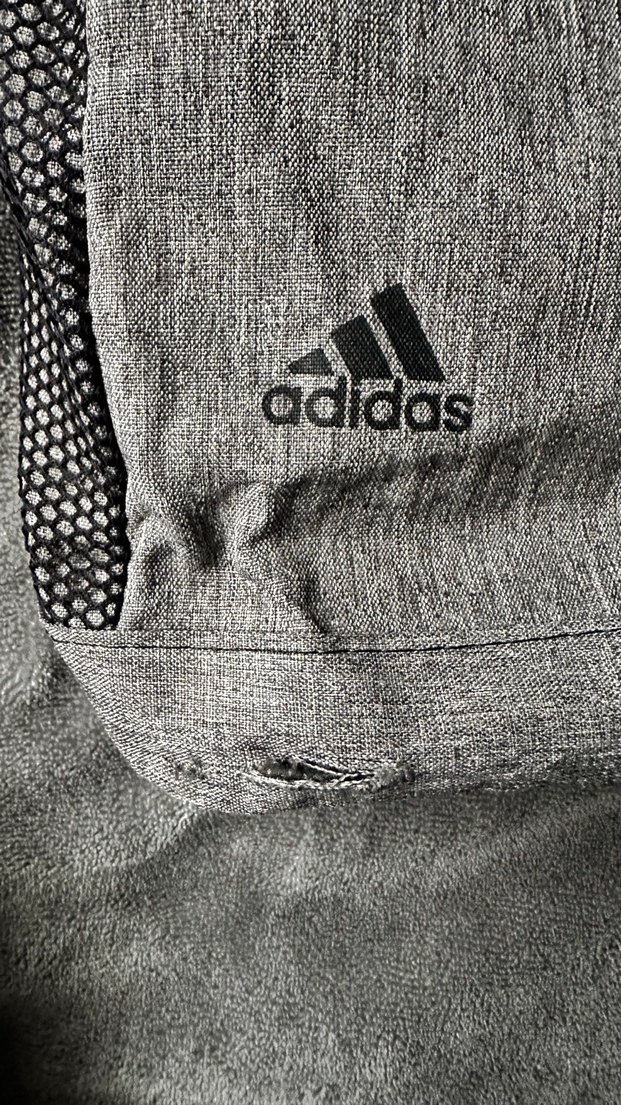 Gri Adidas Sırt Çantası, Fermuarlı, Spor Tarzı - Görsel 4