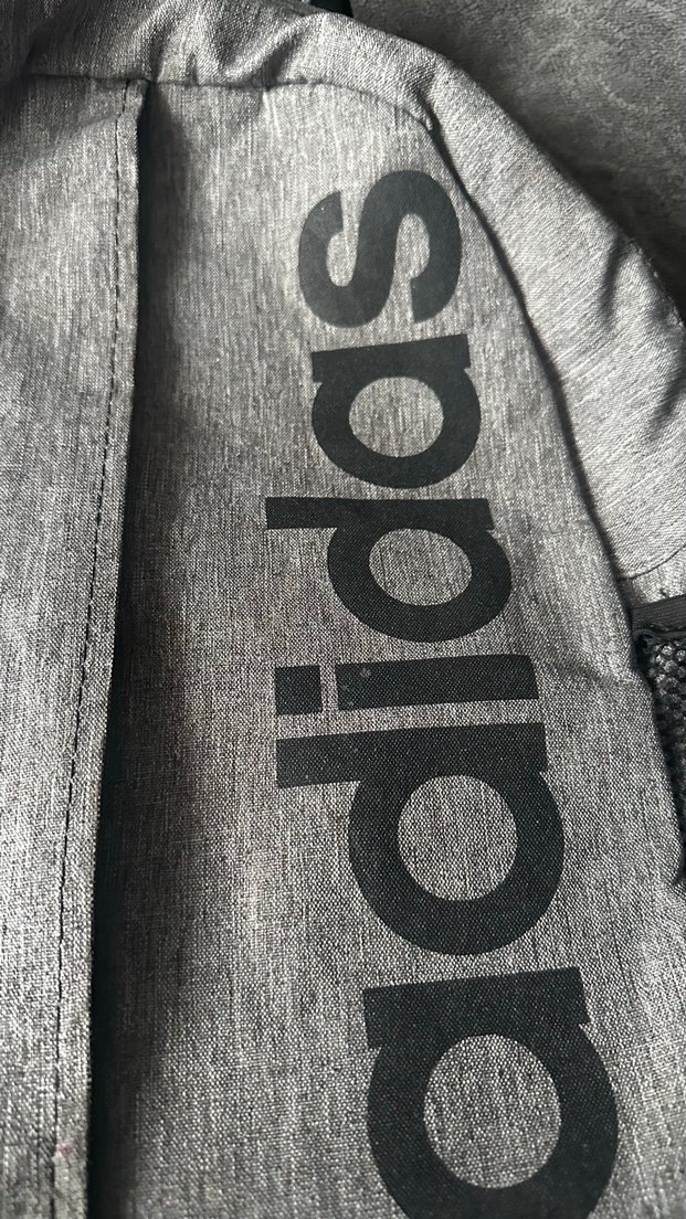 Gri Adidas Sırt Çantası, Fermuarlı, Spor Tarzı - Görsel 2