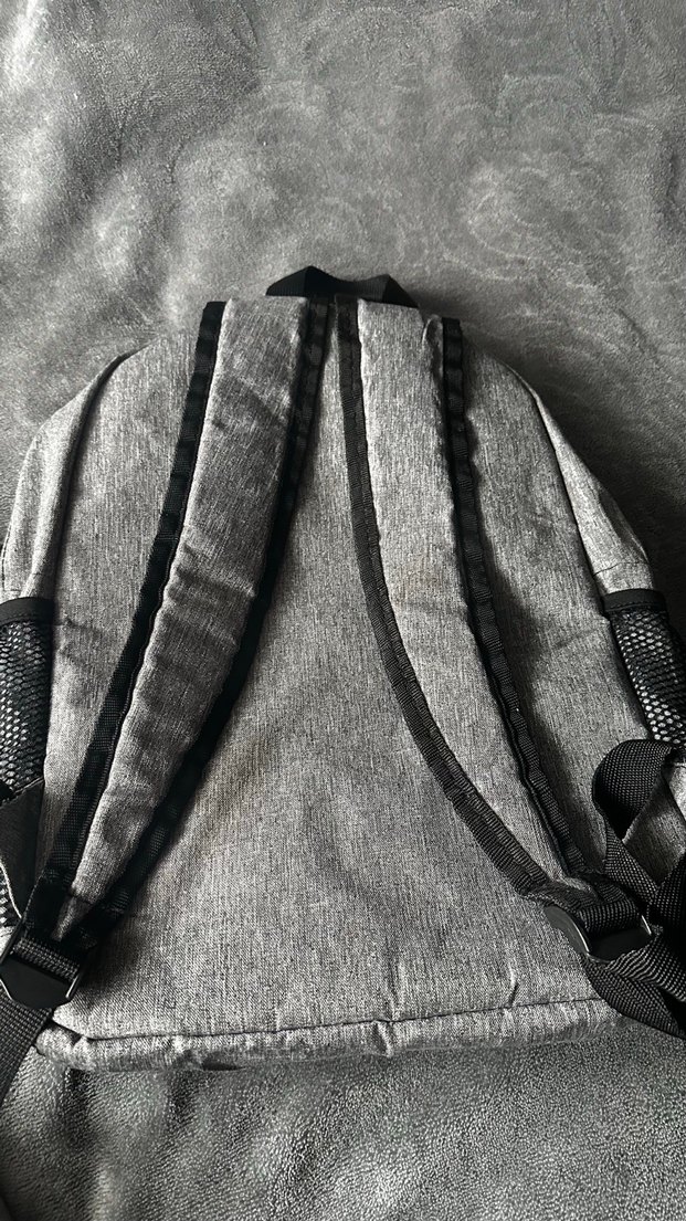 Gri Adidas Sırt Çantası, Fermuarlı, Spor Tarzı - Görsel 5