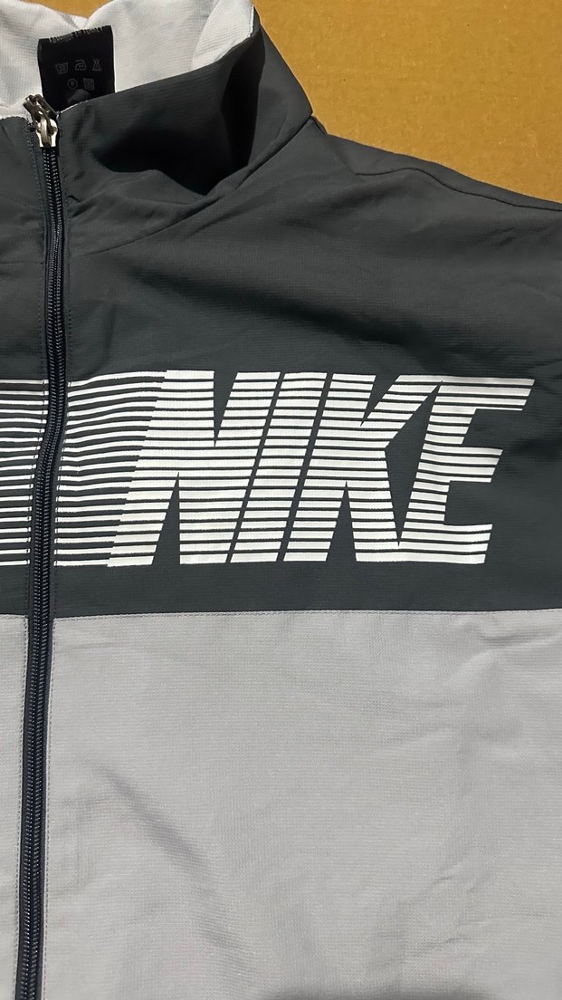 Nike Orijinal Fermuarlı Ceket - Görsel 2