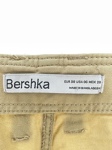 38 Beden ten rengi Renk Bershka Düz Kesim %70 İndirimli.