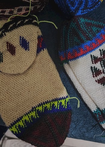 Renkli El Yapımı Örgü Çoraplar - Görsel 3