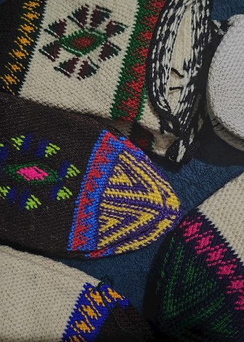 Renkli El Yapımı Örgü Çoraplar - Görsel 4