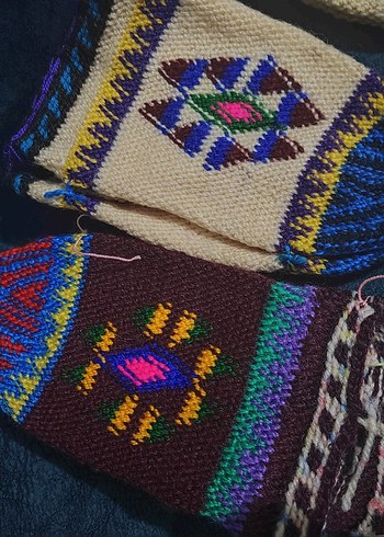 Renkli El Yapımı Örgü Çoraplar - Görsel 2