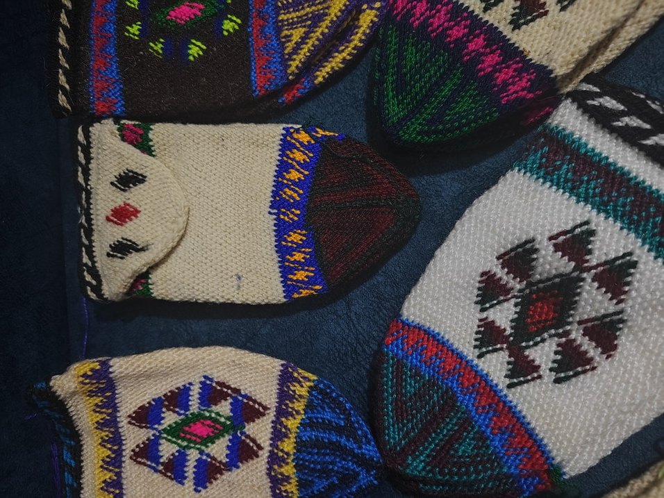 Renkli El Yapımı Örgü Çoraplar - Görsel 5