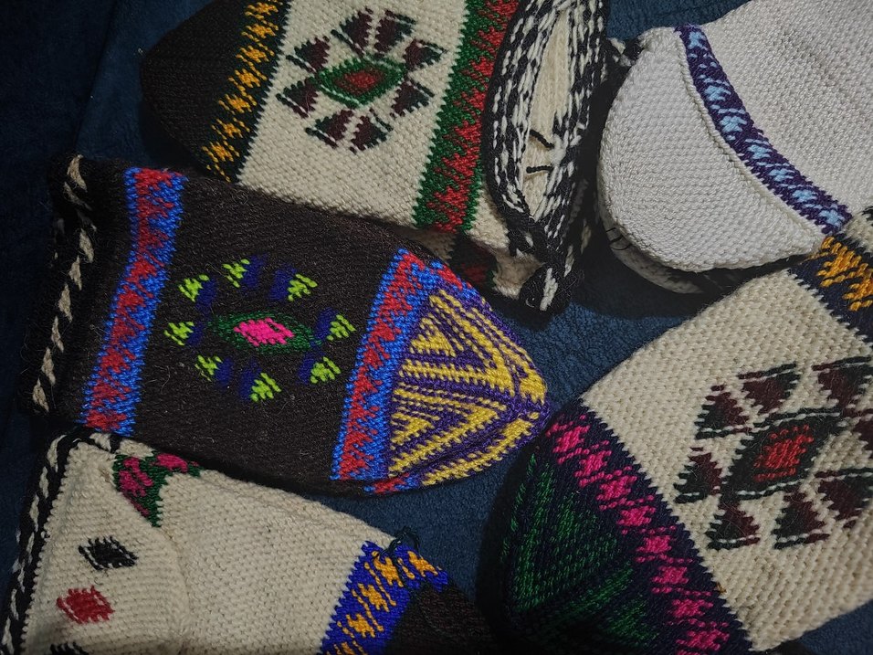 Renkli El Yapımı Örgü Çoraplar - Görsel 4