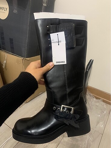 Bershka Bershka Yeni Etiketli Tokalı Düz Çizme