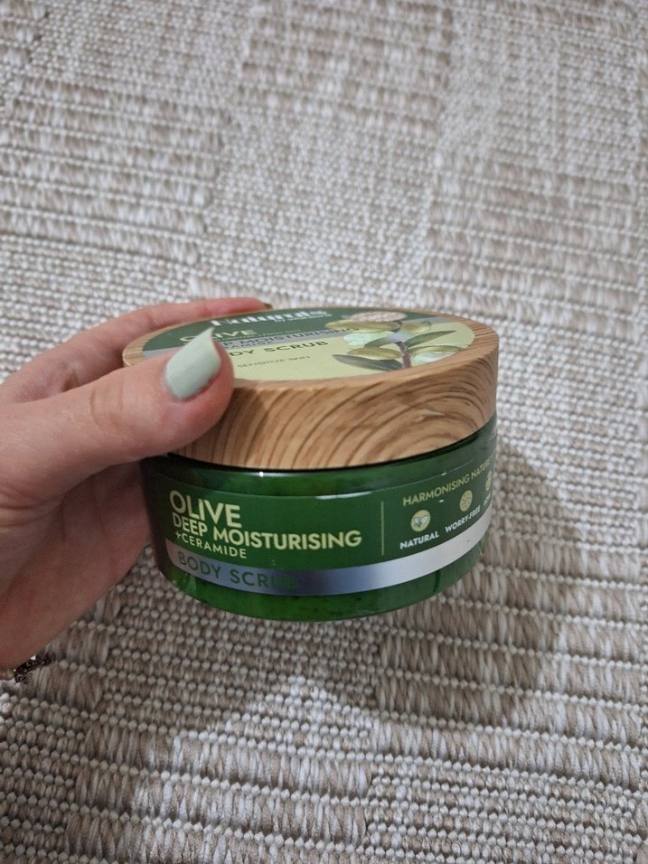 Naturals Zeytin Özlü Derin Nemlendirici Vücut Peelingi - Görsel 2