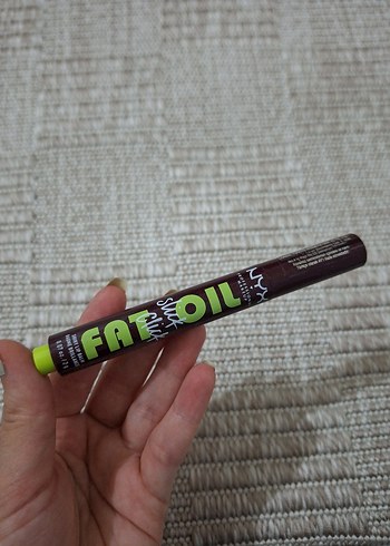 NYX Profesyonel Dudak Parlatıcısı Khaki 12 numara - Görsel 2