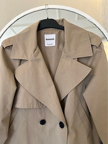 Bershka Kemerli kısa trençkot