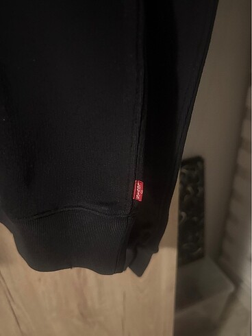 Levis Lewis sweat