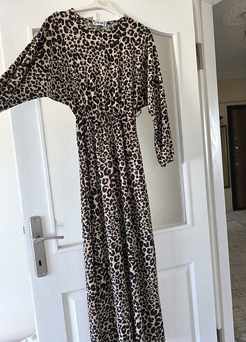 Leopar desenli elbise yarasa kol 