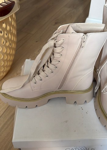 Bej Deri Bağcıklı Platform Topuklu Kadın Bot - Görsel 2